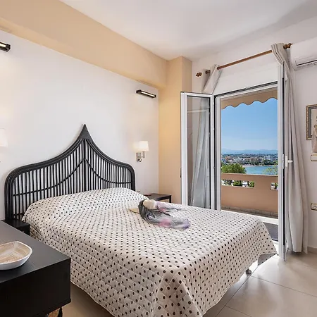 Stam's Paradise Apartment *