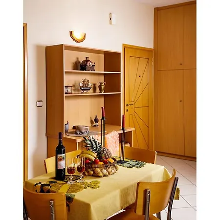 Stam's Paradise Apartman *